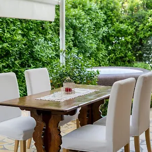 Villino Claudia , Forte dei Marmi Italia